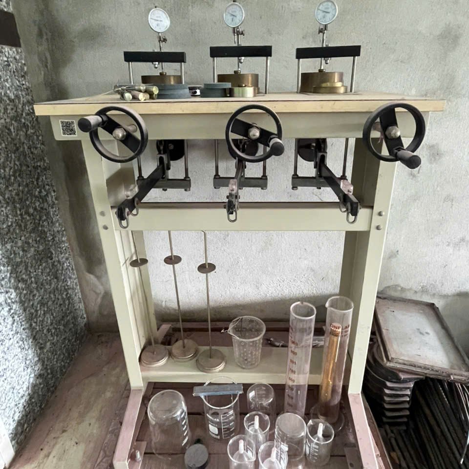 Máy nén đất tam liên WG