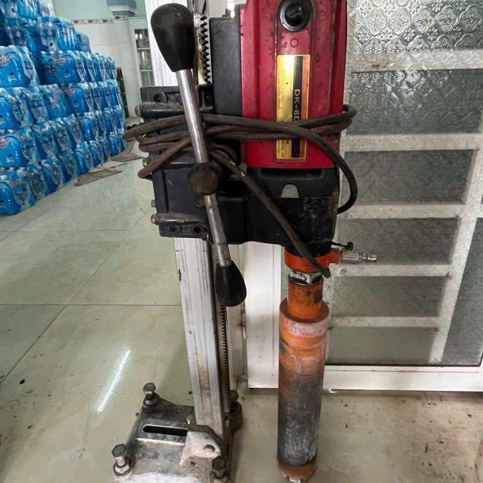 Máy khoan lấy mẫu vật liệu