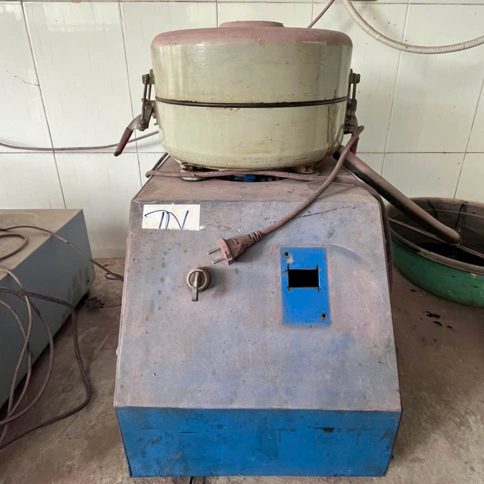 Máy ly tâm chiết nhựa