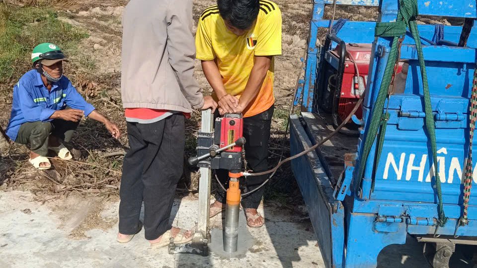 Nghiệm thu - Khoan lỗi kiểm tra chiều dày của lớp mặt đường Bê tông xi măng